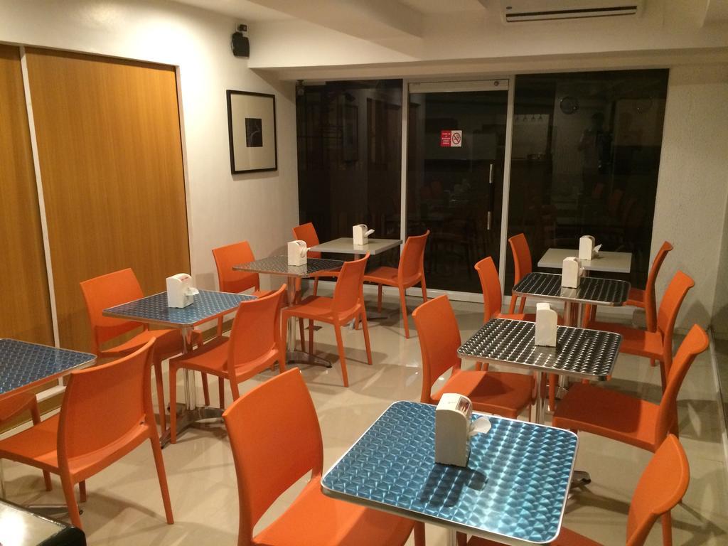 Stone House Hotel Pasay Buitenkant foto