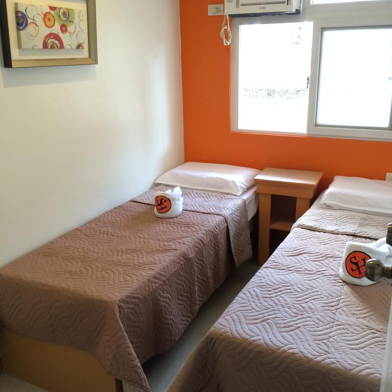 Stone House Hotel Pasay Kamer foto