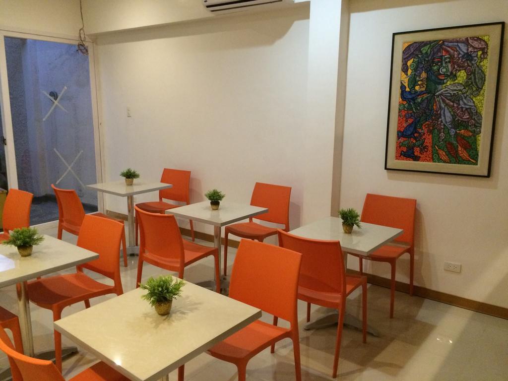 Stone House Hotel Pasay Buitenkant foto