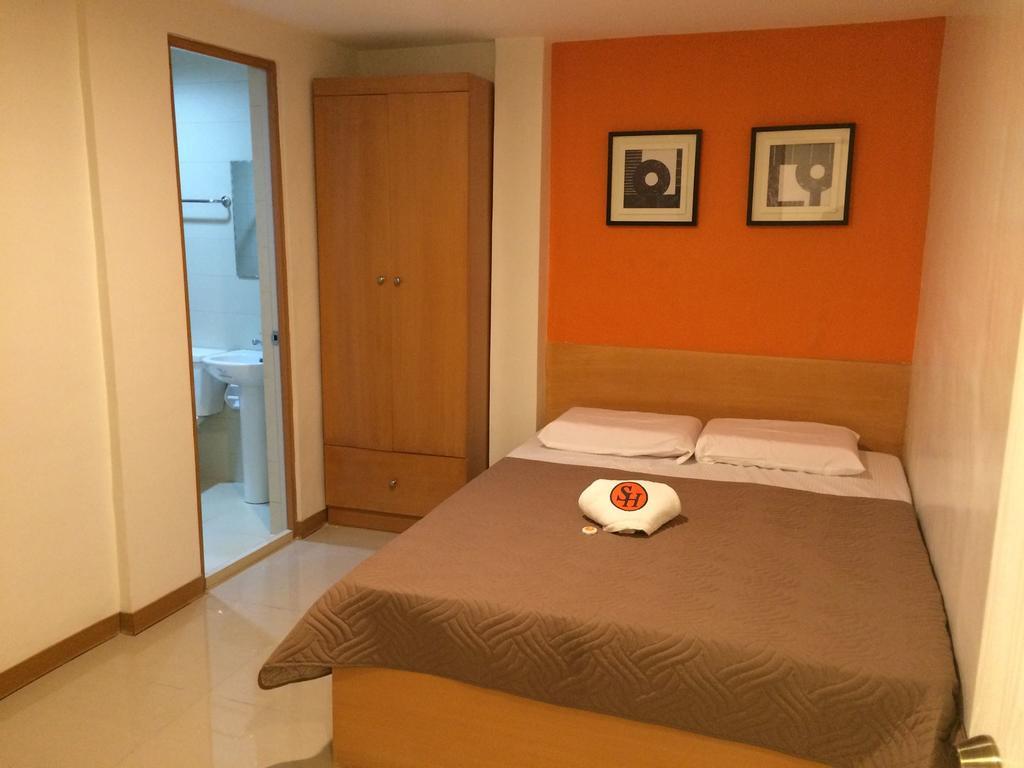 Stone House Hotel Pasay Buitenkant foto
