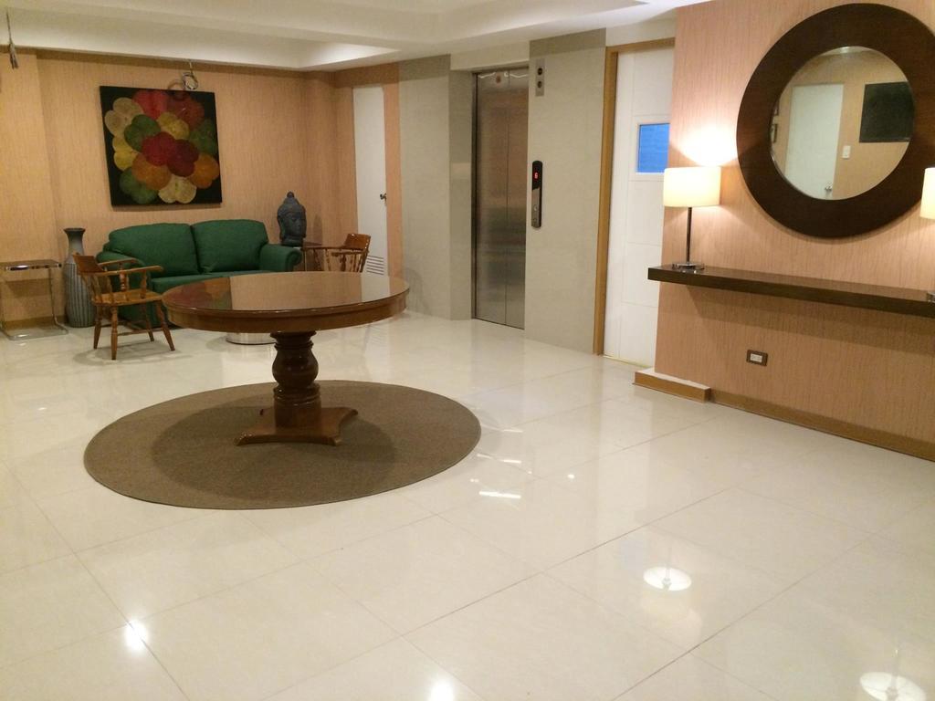 Stone House Hotel Pasay Buitenkant foto