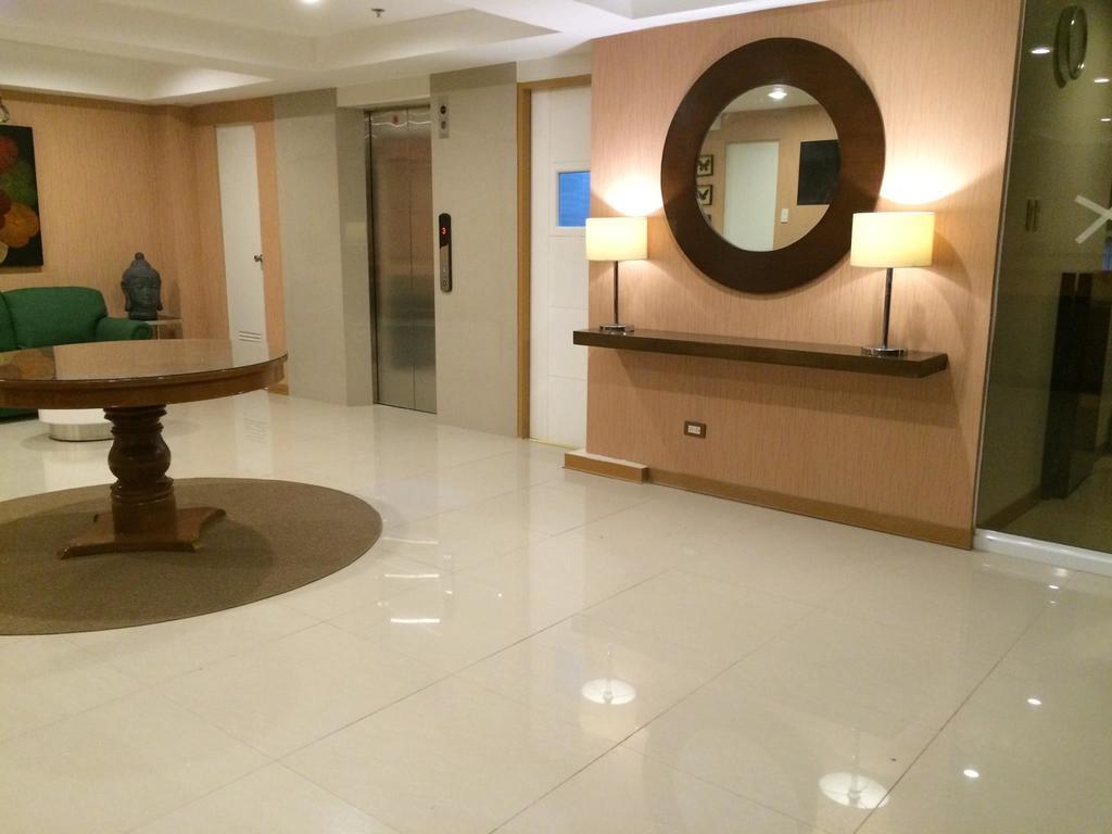 Stone House Hotel Pasay Buitenkant foto
